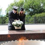  изображение для новости Выпускники УлГУ возложили цветы к Вечному огню