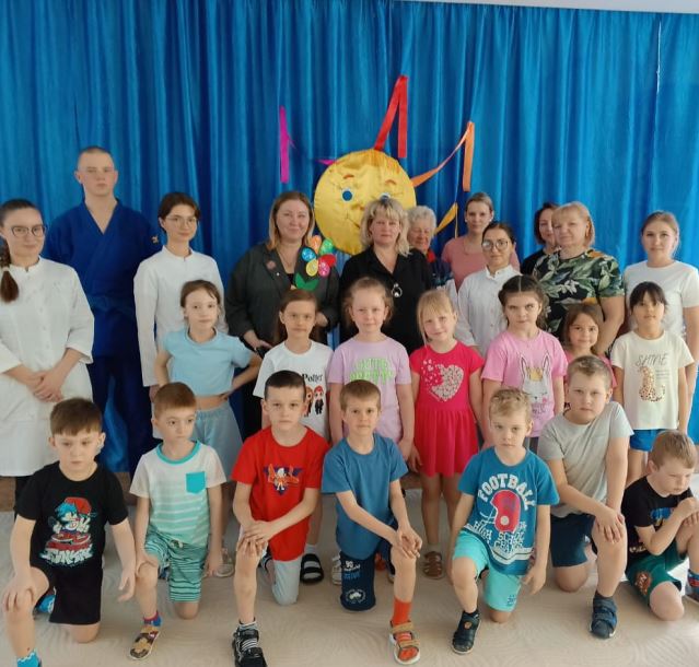  изображение для новости Специалисты и студенты медколледжа УлГУ организовали акцию в детском саду "Березка"